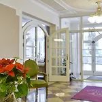 Boutique Romanza 公寓式酒店 4*