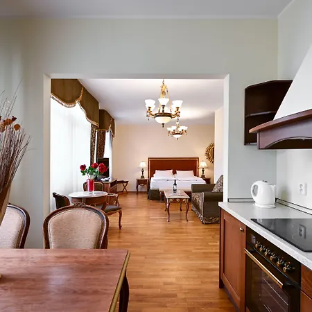 Boutique Romanza Aparthotel 4*